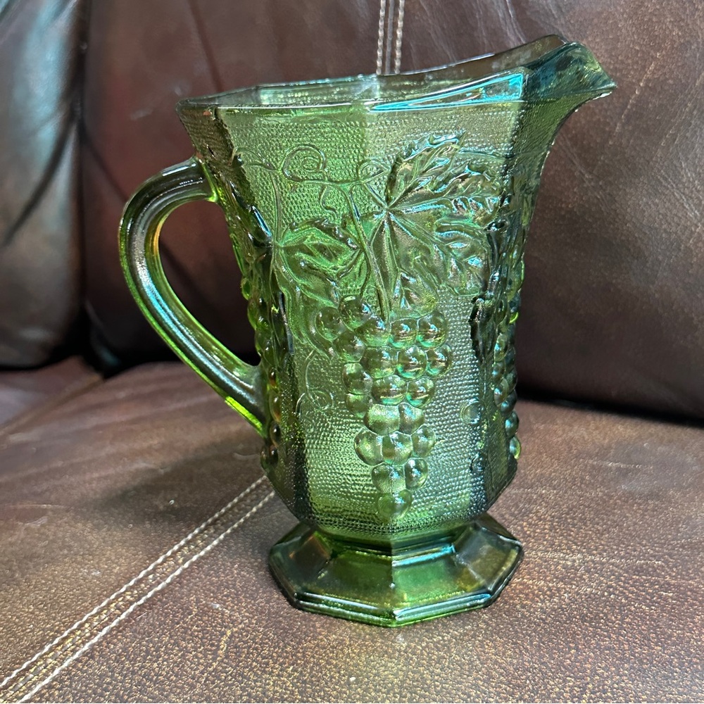 Emerald Green Pitcher Juice Anchor Hocking Raised Grape Vine Octagon Vtg.‎
